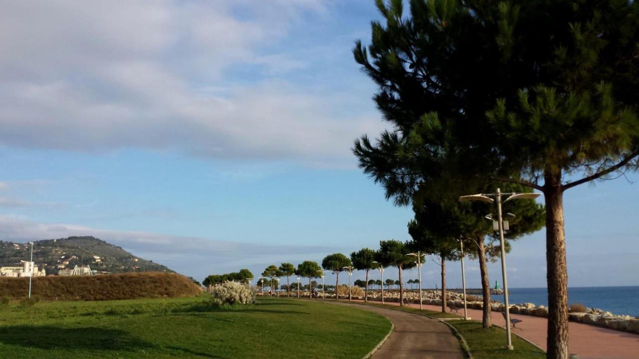 Appartamento Incantevole A 100Metri Dal Mare E Accanto Alla Pista Ciclabile Імперія Екстер'єр фото