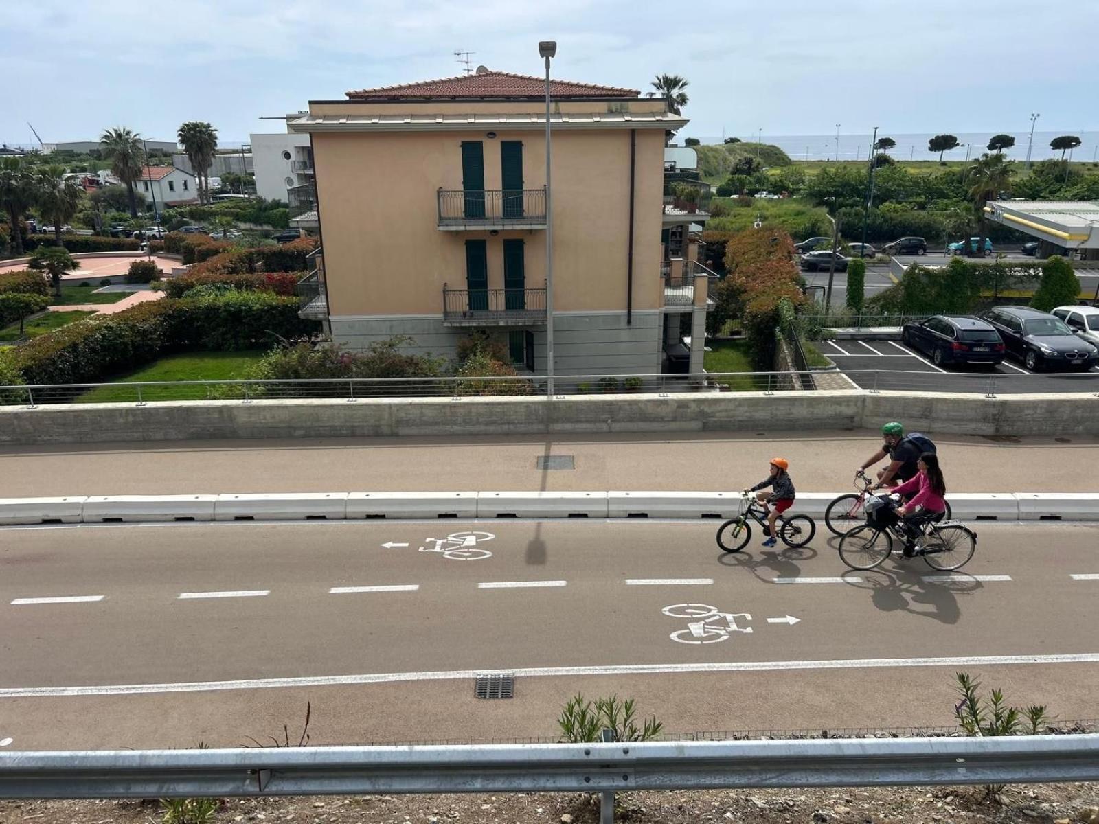 Appartamento Incantevole A 100Metri Dal Mare E Accanto Alla Pista Ciclabile Імперія Екстер'єр фото